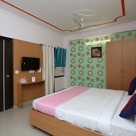 Oyo 14098 R R Homes Gurgaon Dış mekan fotoğraf