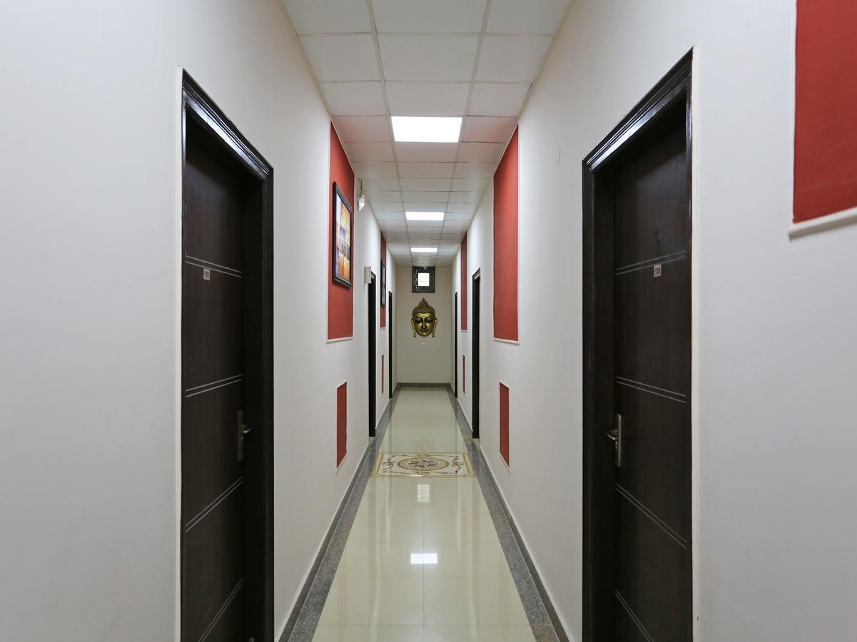 Oyo 14098 R R Homes Gurgaon Dış mekan fotoğraf