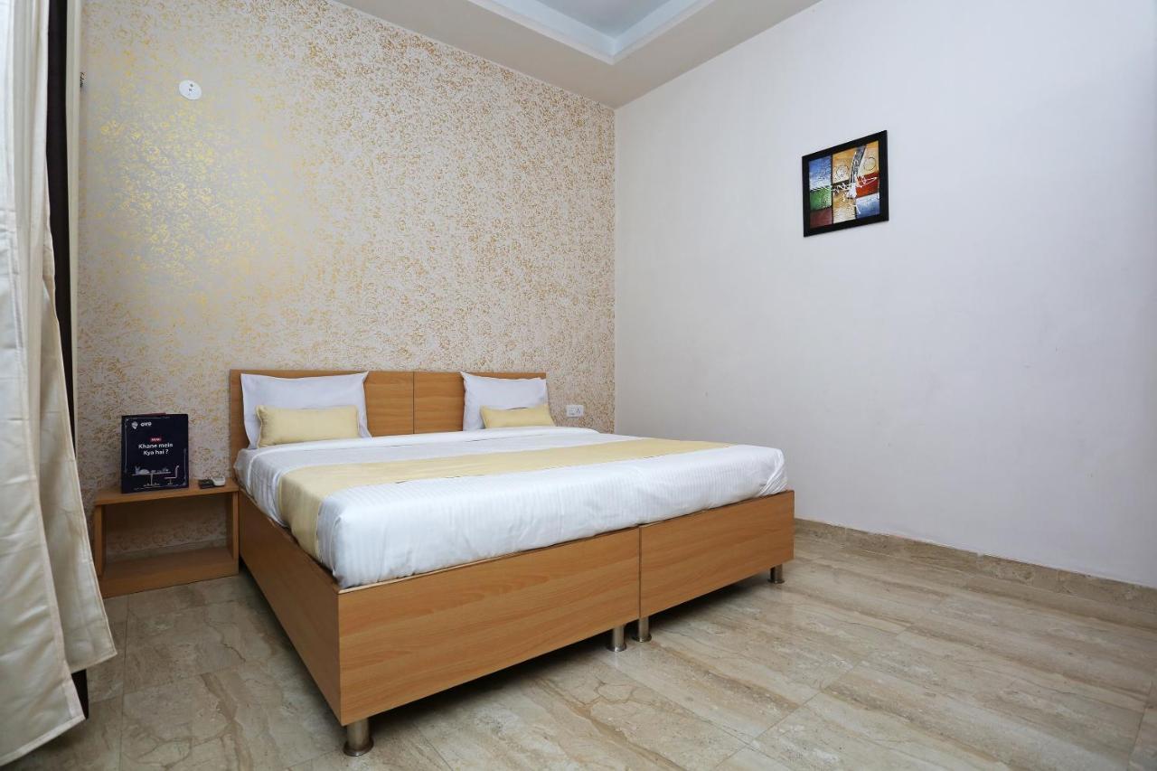 Oyo 14098 R R Homes Gurgaon Dış mekan fotoğraf