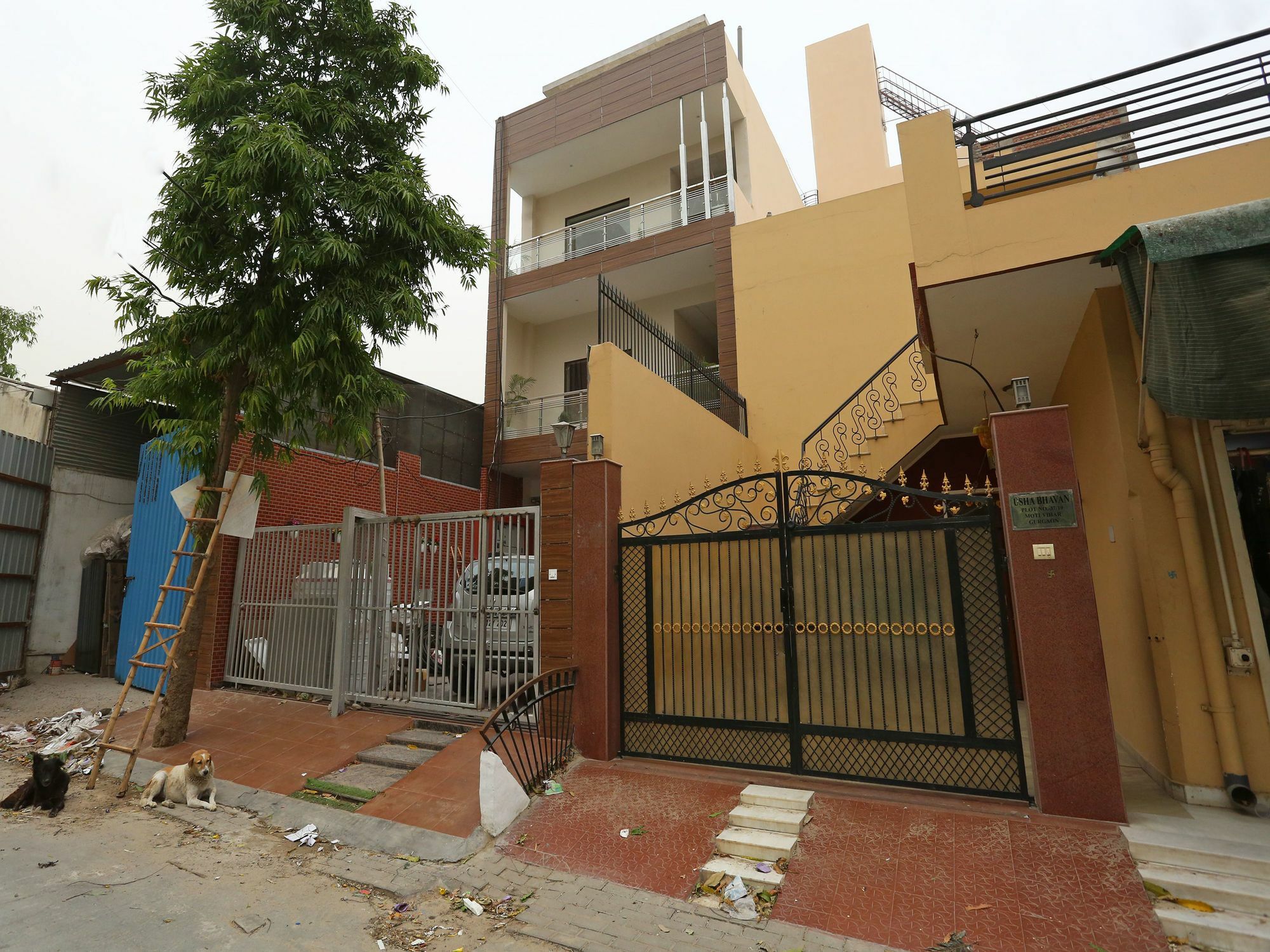 Oyo 14098 R R Homes Gurgaon Dış mekan fotoğraf